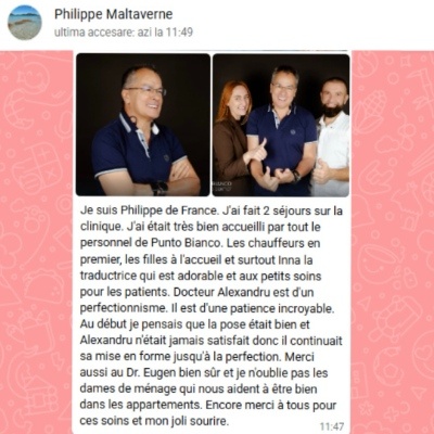 Le patient venant de France à la clinique pour la deuxième fois exprime sa gratitude envers les médecins pour son nouveau sourire.